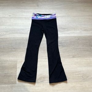 Ivivva reversible flared leggings, child size 4, in excellent condition.
